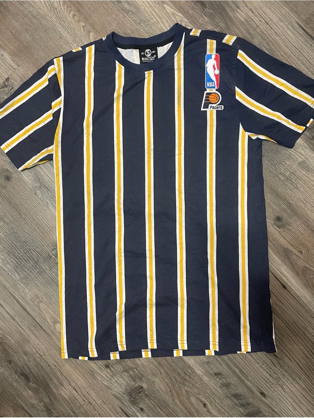 Indiana Pacers rare stripped Tee with Yellow & White Vertical Stripes size L